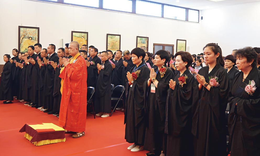 华义寺欢庆落成三周年，恭请住持和尚亲临主法，并切糕祝愿